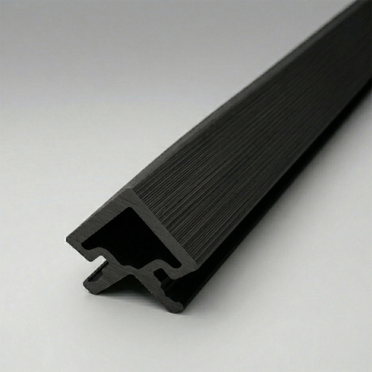 2.5m Slatted Cladding Corner Trim